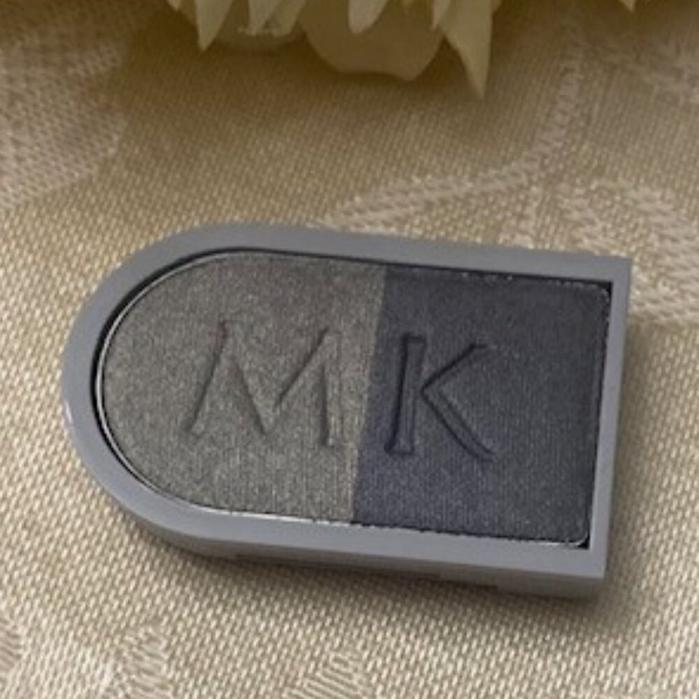Mary Kay "ONYX" Signature Eye Color Duet (retired color)